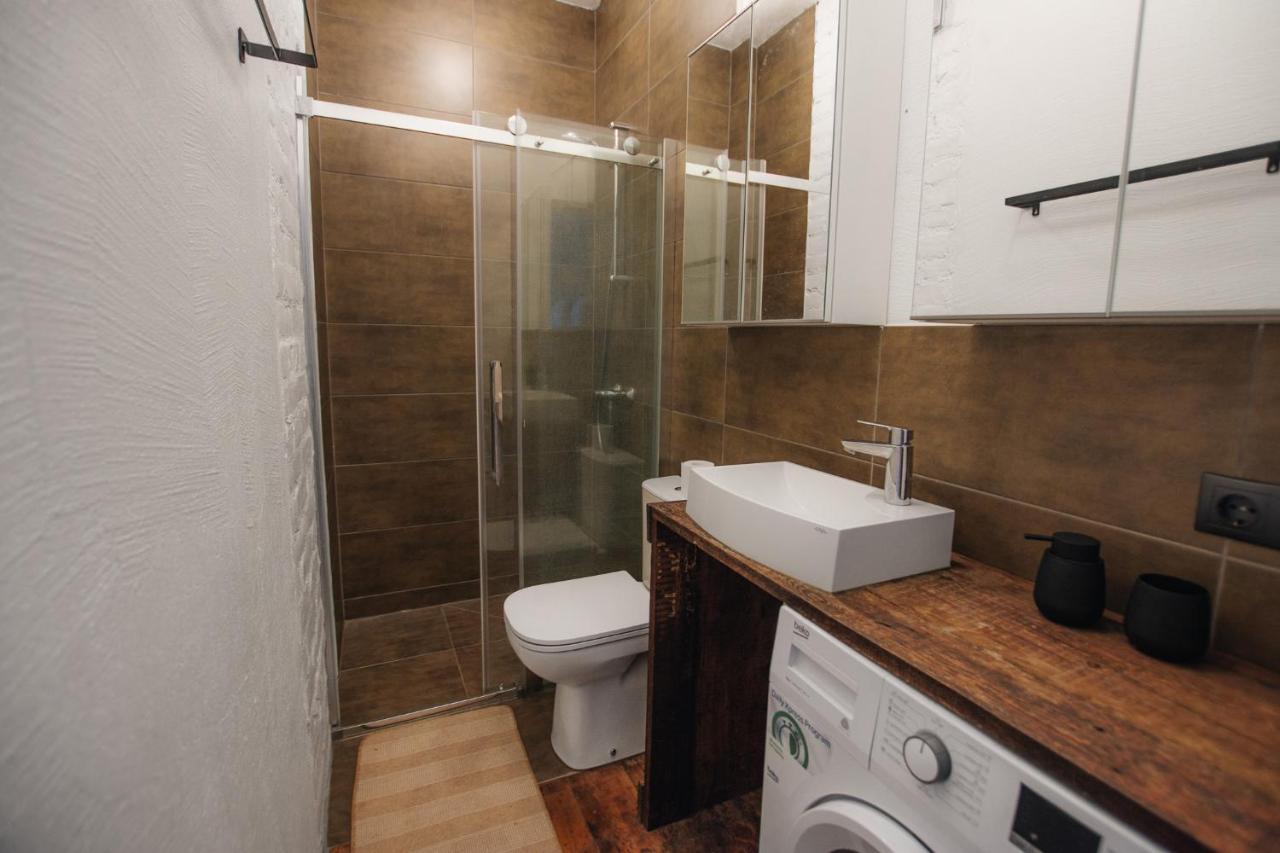 "Quiet Center" Apartment, Close To Train Station توكوموس المظهر الخارجي الصورة
