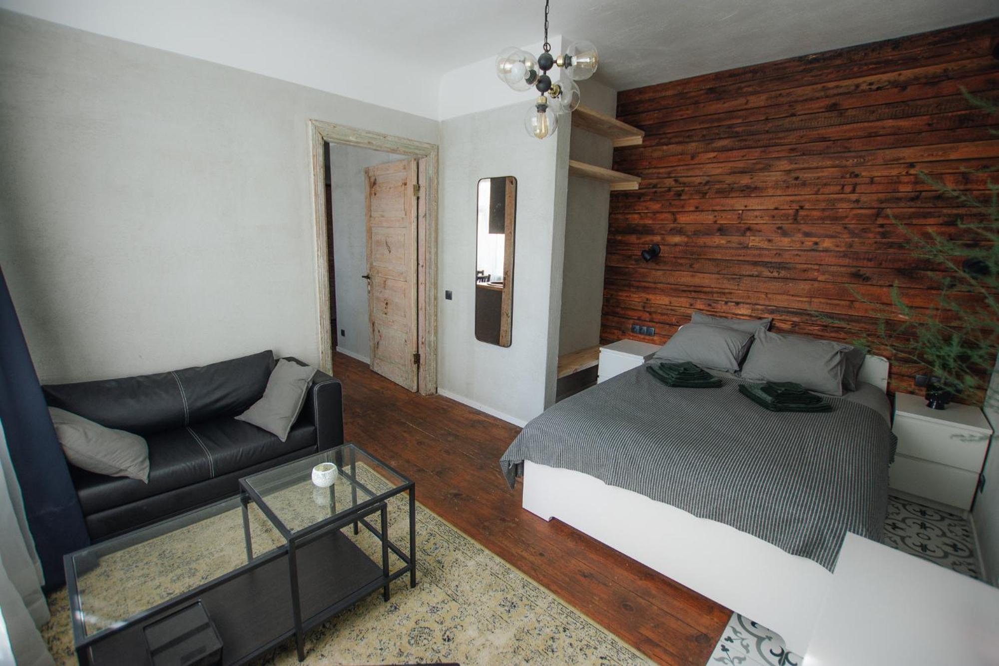 "Quiet Center" Apartment, Close To Train Station توكوموس المظهر الخارجي الصورة